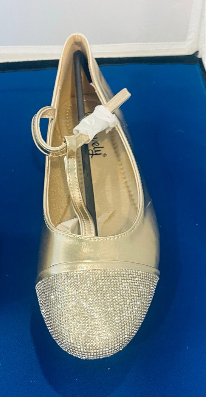 Belovely Light gold casual flat NIB 8.5 EUR-40